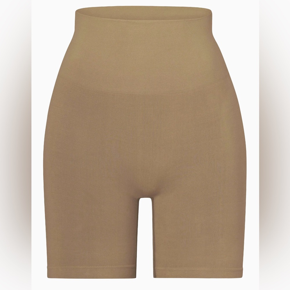 SKIMS Soft Smoothing Seamless Short - Desert - 4X - Excellent used condition